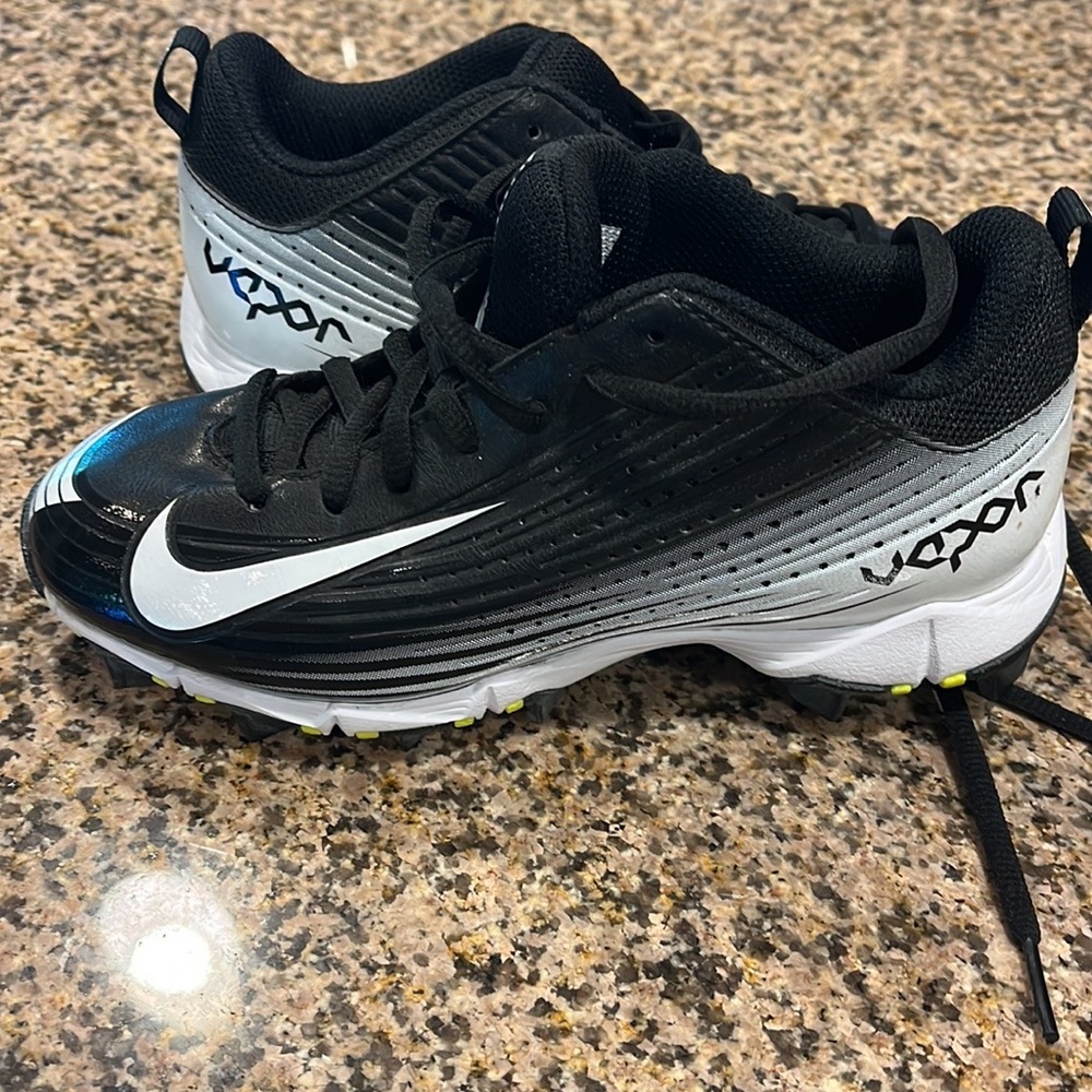 Nike Vapor base/softball cleats. Worn once!